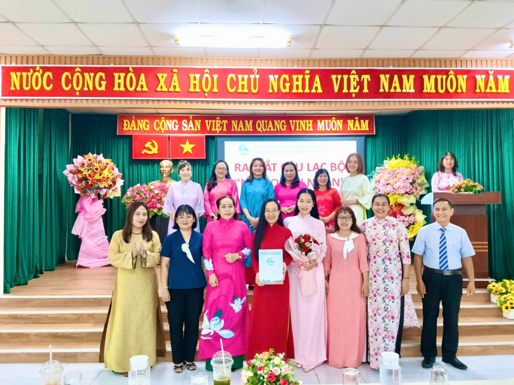 CLB Nữ doanh nhân phường Phú Lâm không chỉ hỗ trợ các hội viên trong hoạt động kinh doanh mà còn tạo điều kiện để chị em chia sẻ kinh nghiệm, nâng cao kỹ năng quản lý, ứng dụng công nghệ và mở rộng cơ hội hợp tác.
